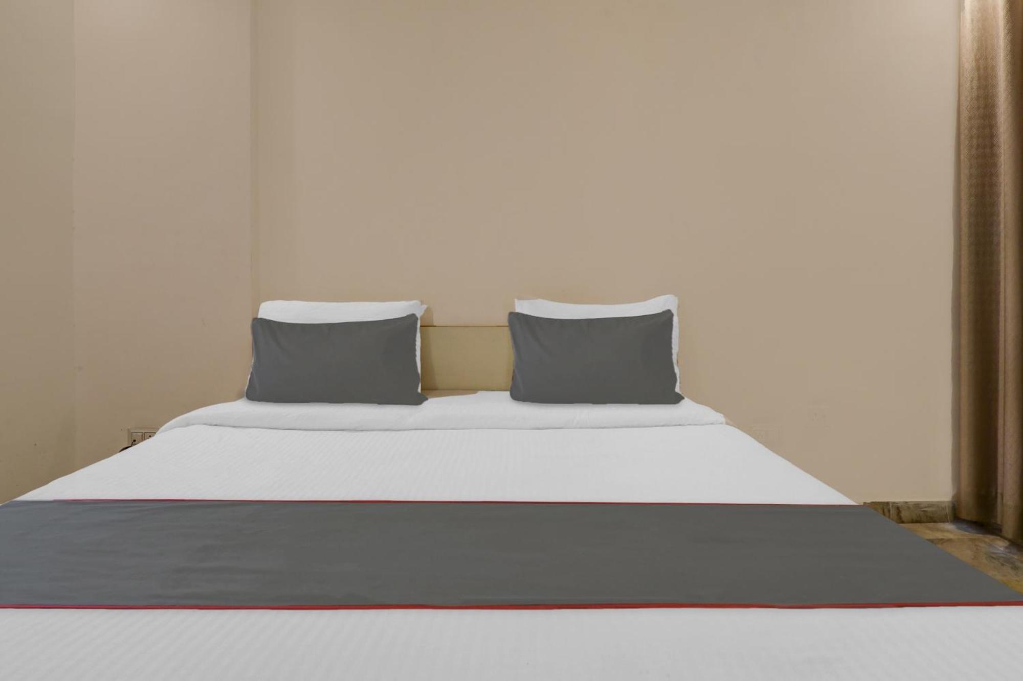 Hotel Collection O Premier Near Hazratganj Lucknow Exterior foto