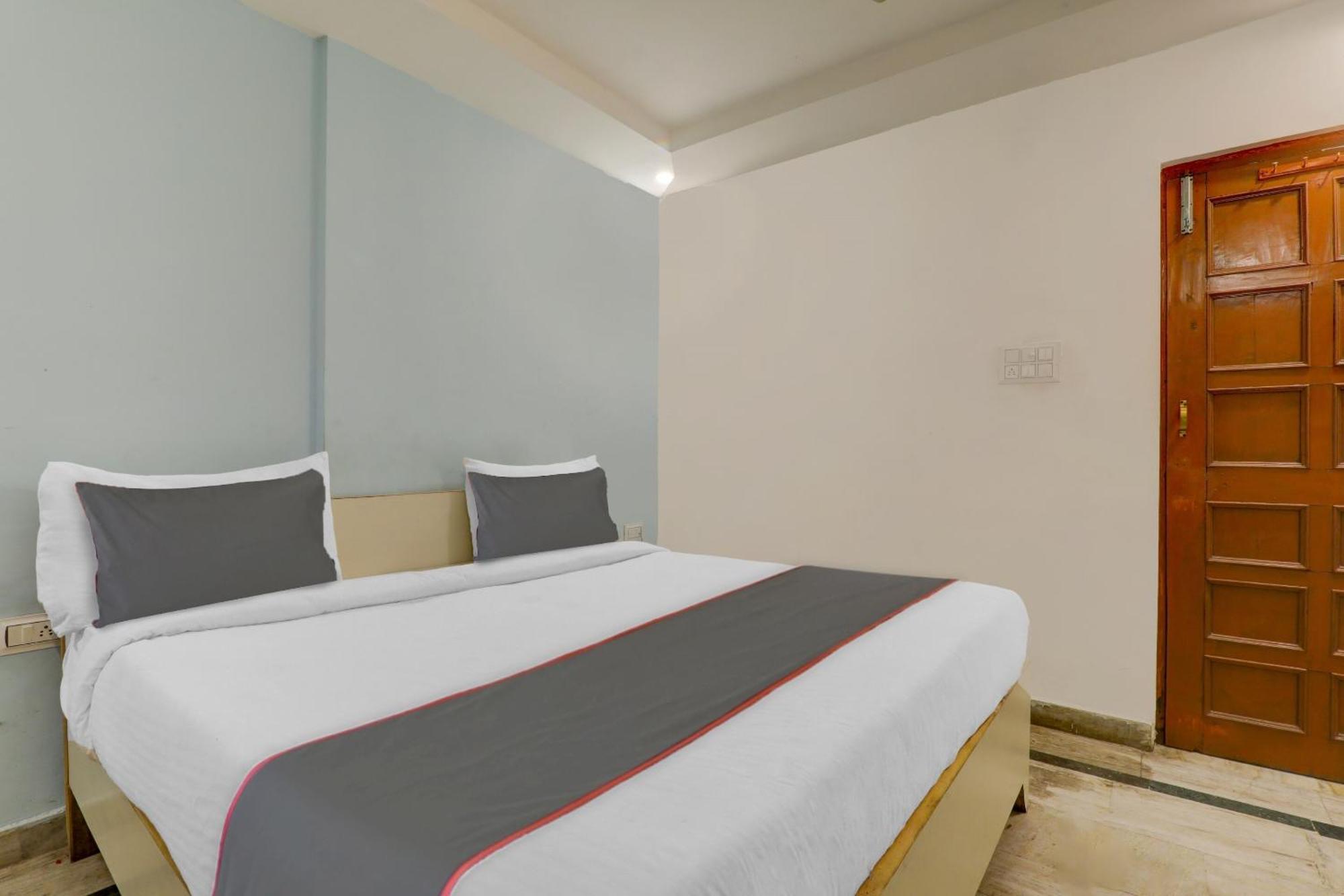Hotel Collection O Premier Near Hazratganj Lucknow Exterior foto
