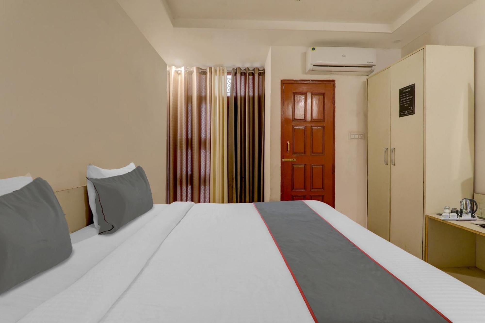 Hotel Collection O Premier Near Hazratganj Lucknow Exterior foto