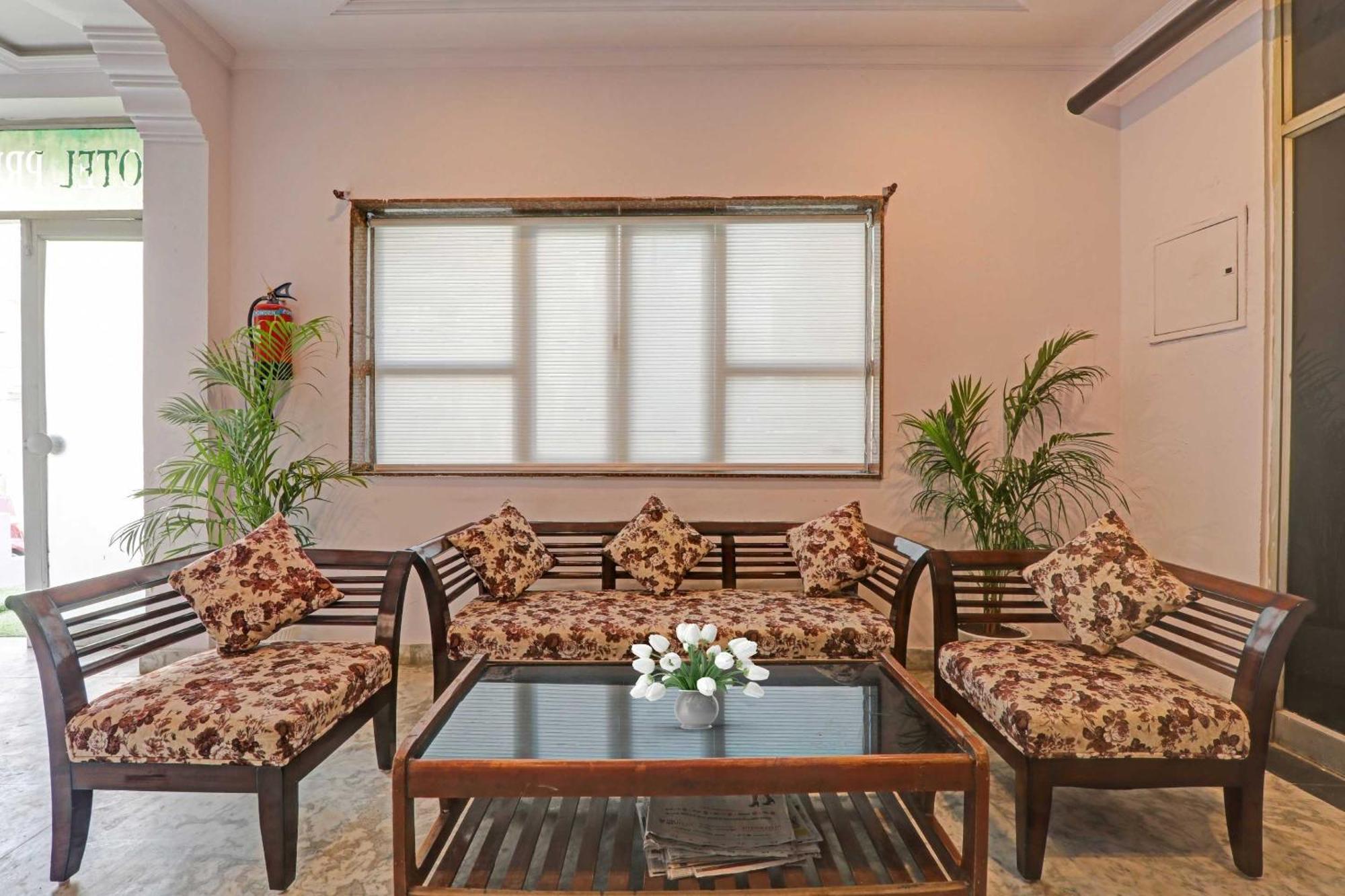 Hotel Collection O Premier Near Hazratganj Lucknow Exterior foto
