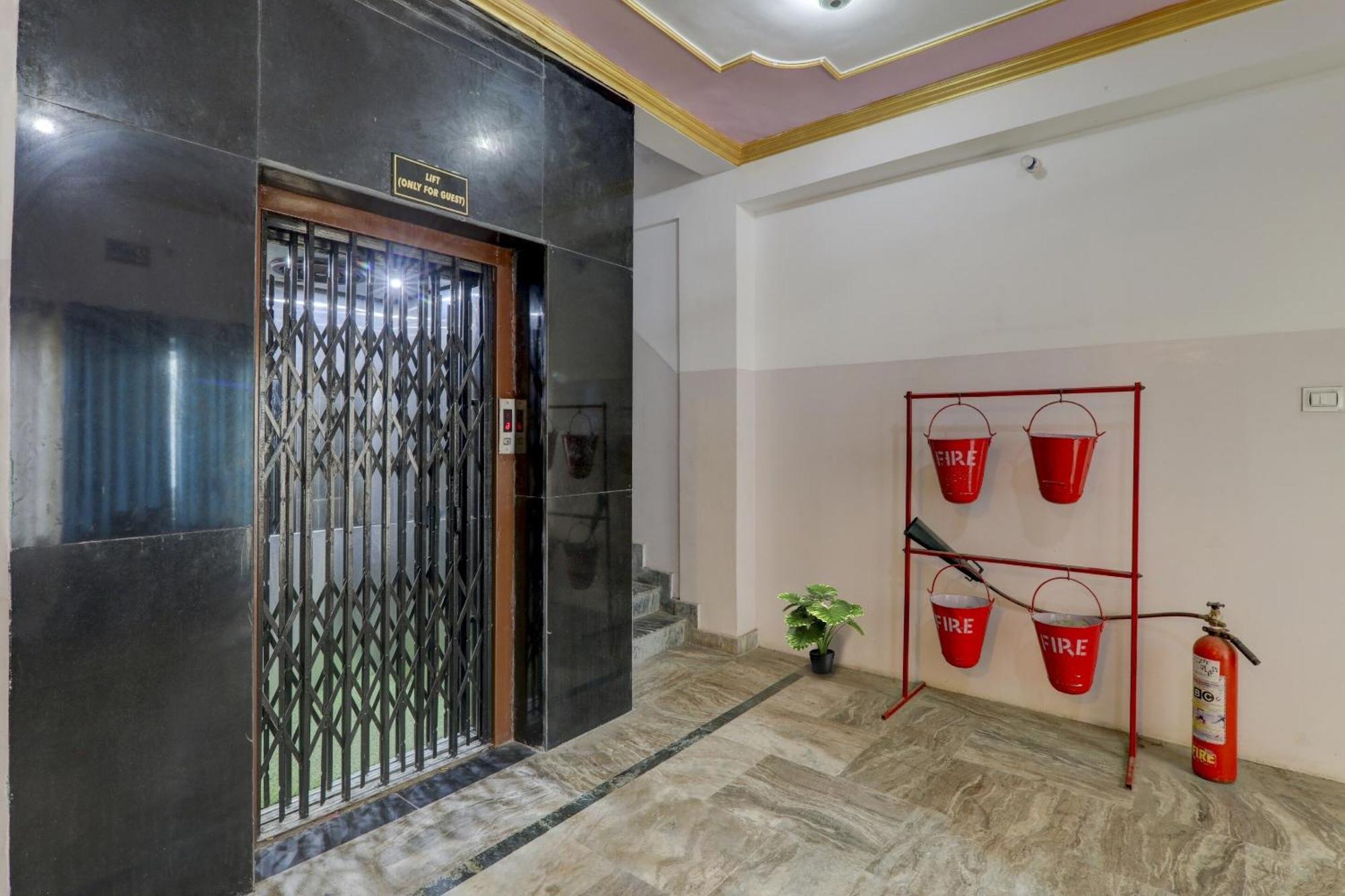Hotel Collection O Premier Near Hazratganj Lucknow Exterior foto
